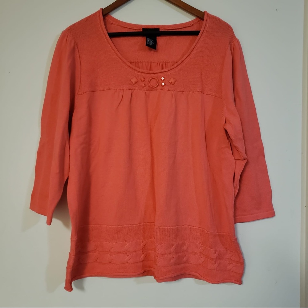 RQT woman sweater